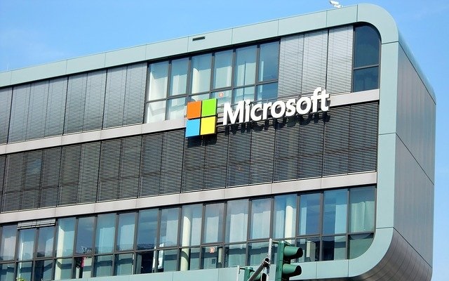 Microsoft decides not to offer pay raises to full-time employees this year