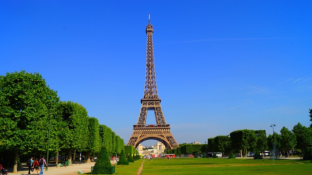 Evacuation of Eiffel Tower in Paris Following Bomb Threat